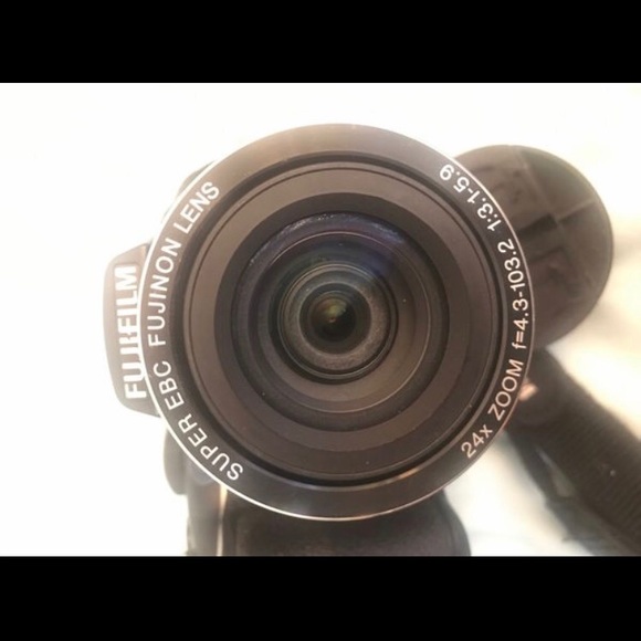 Fujifilm FinePix S4250 14MP 24X zoom - Picture 7 of 8